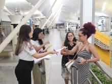 Procon Pará entrega questionário a passageiros