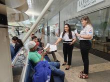 Procon Pará entrega questionário a passageiros